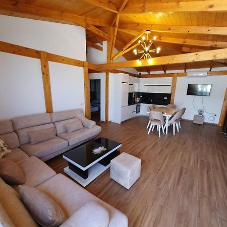 Klajdi Apartaments Sarandë エクステリア 写真