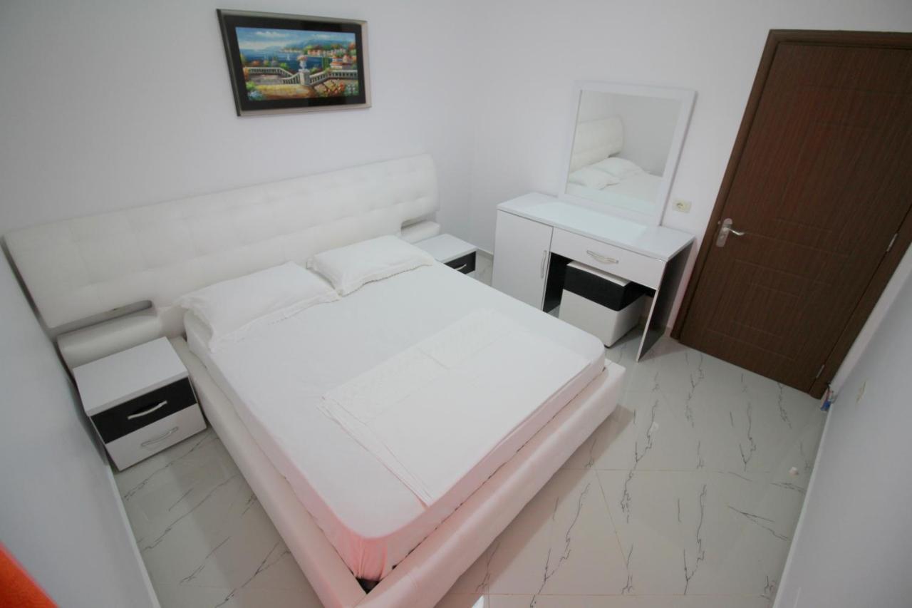 Klajdi Apartaments Sarandë エクステリア 写真