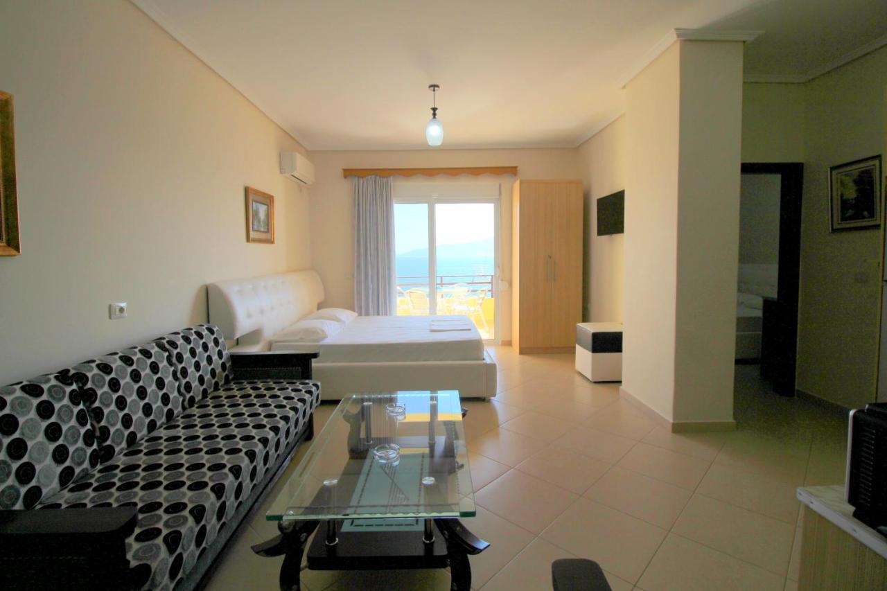 Klajdi Apartaments Sarandë エクステリア 写真