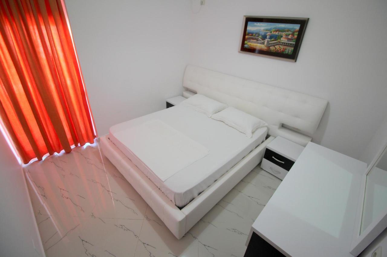 Klajdi Apartaments Sarandë エクステリア 写真