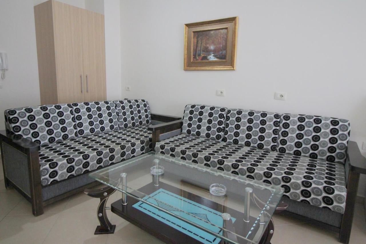 Klajdi Apartaments Sarandë エクステリア 写真