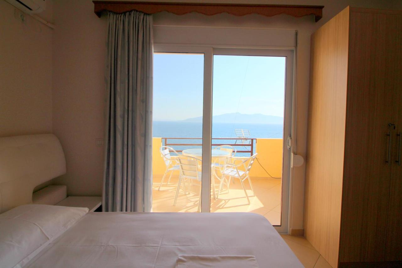 Klajdi Apartaments Sarandë エクステリア 写真