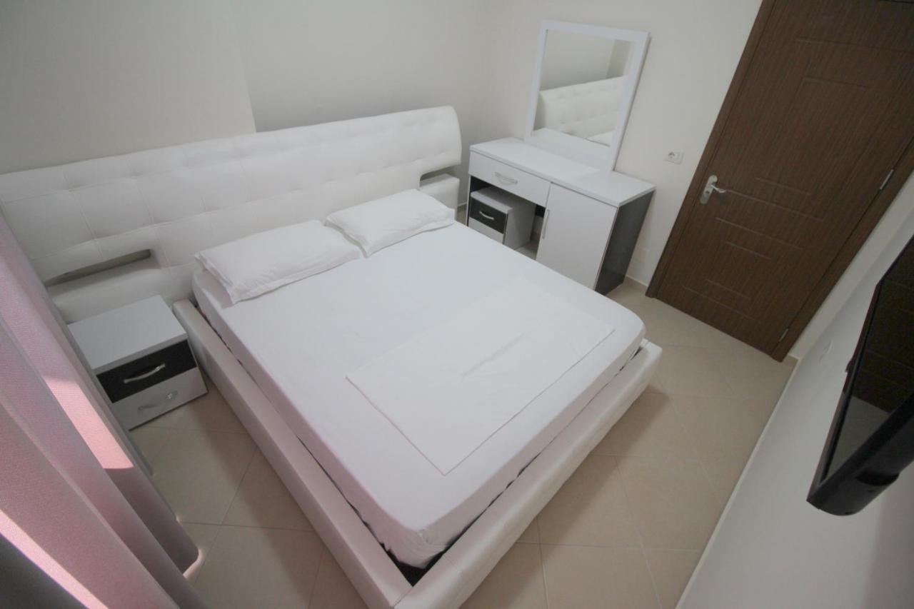 Klajdi Apartaments Sarandë エクステリア 写真