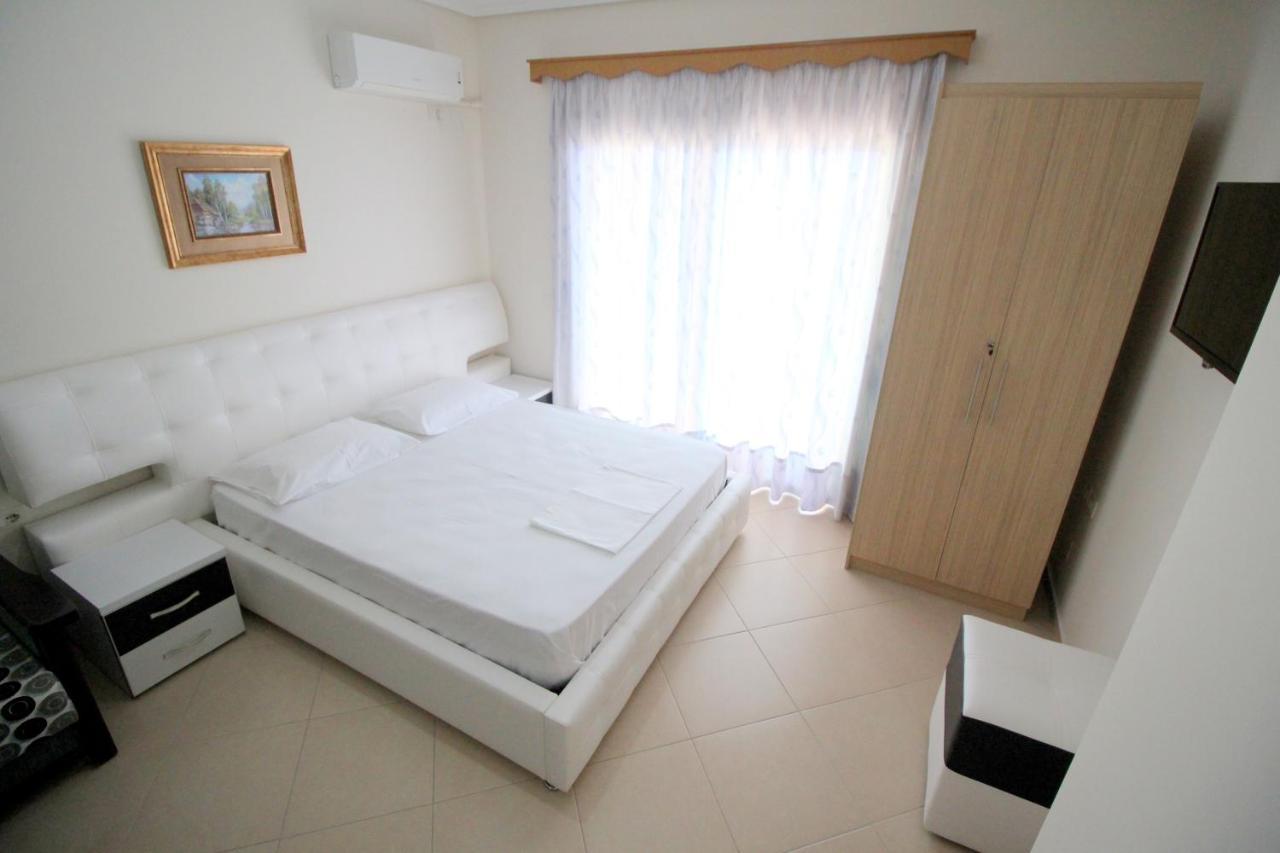 Klajdi Apartaments Sarandë エクステリア 写真