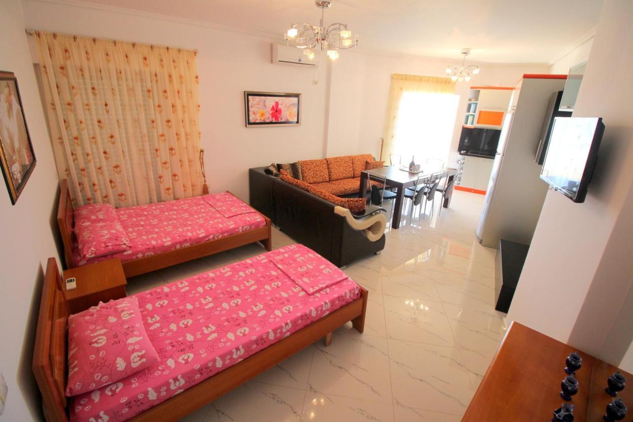 Klajdi Apartaments Sarandë エクステリア 写真