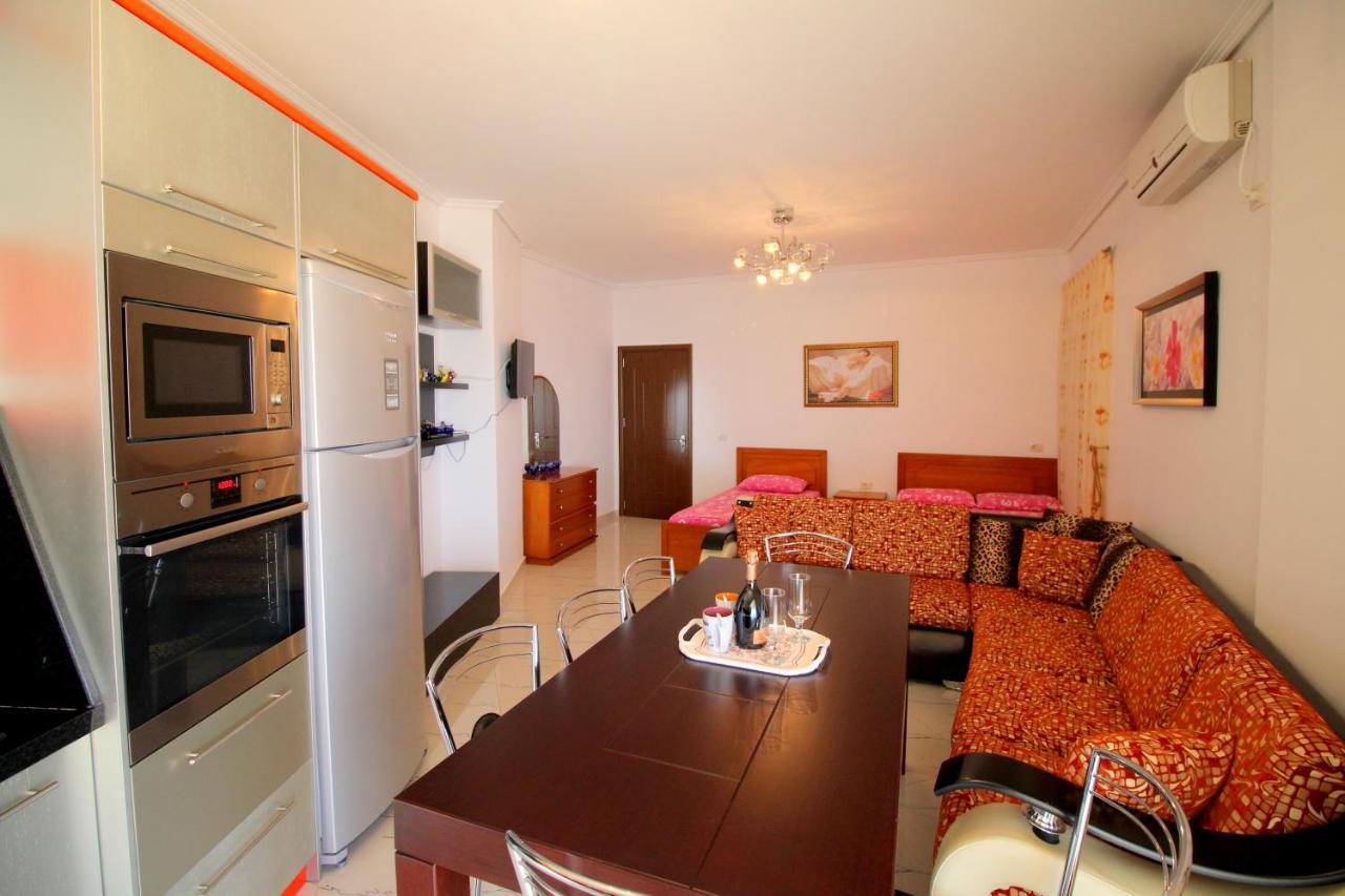 Klajdi Apartaments Sarandë エクステリア 写真