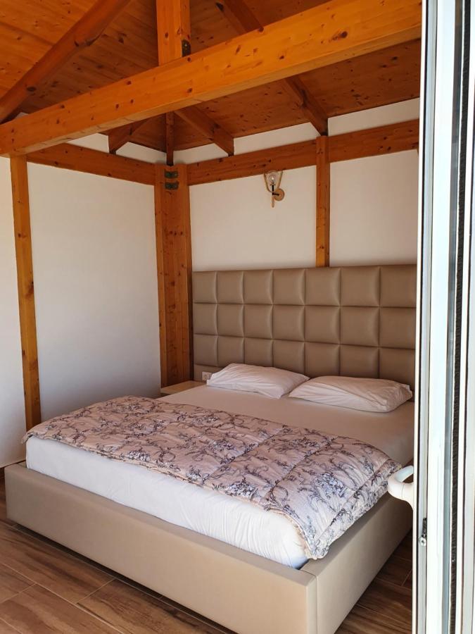 Klajdi Apartaments Sarandë エクステリア 写真