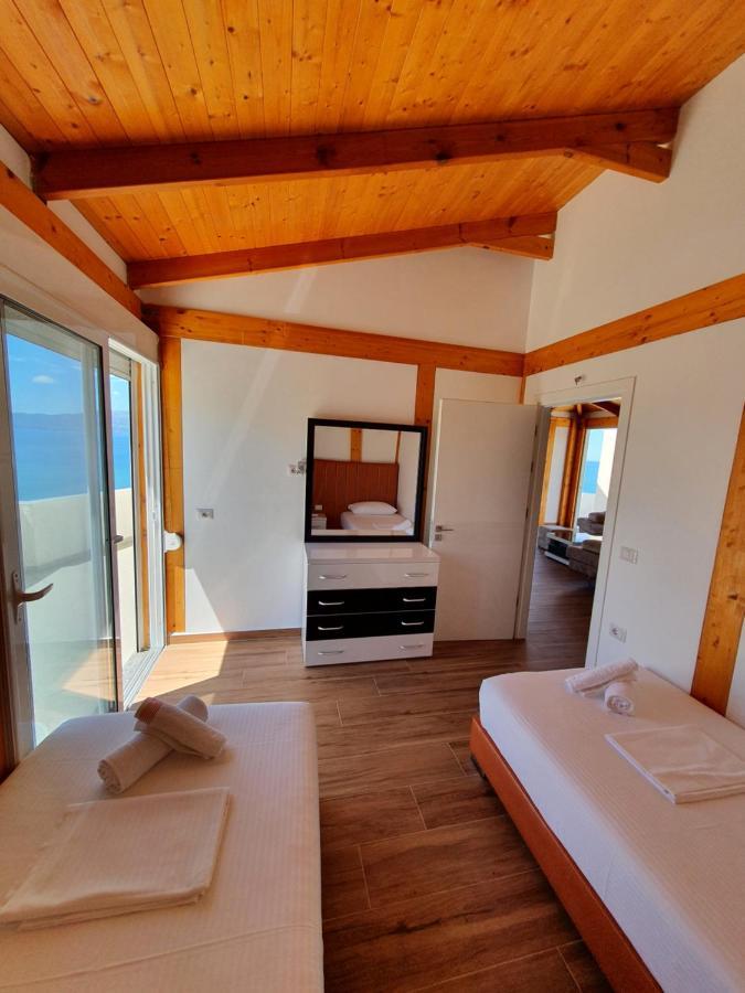 Klajdi Apartaments Sarandë エクステリア 写真