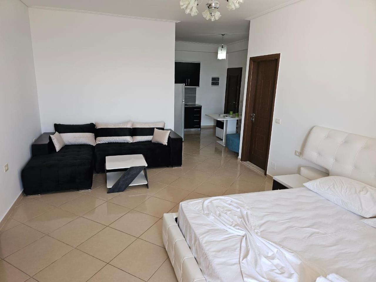 Klajdi Apartaments Sarandë エクステリア 写真