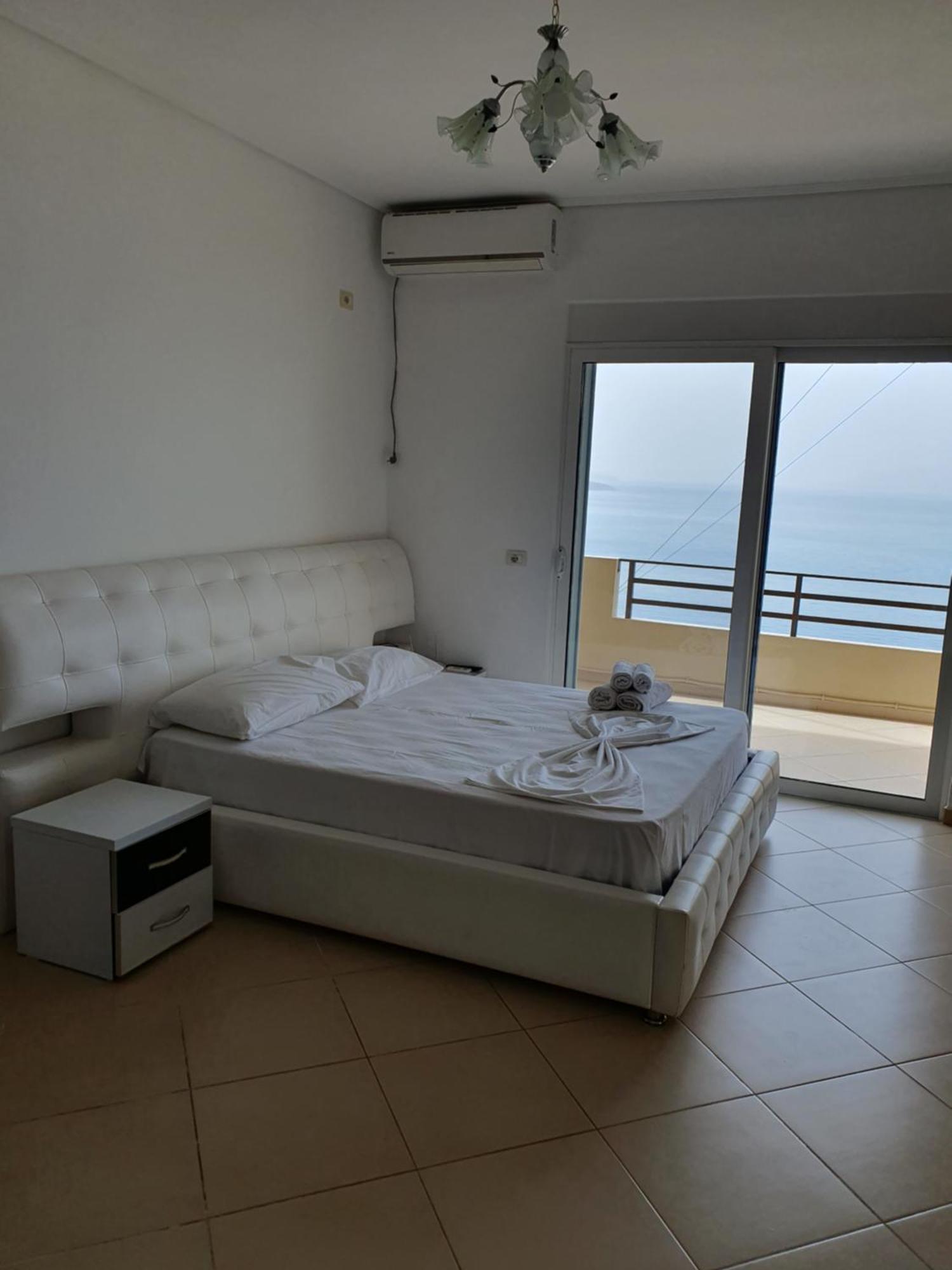 Klajdi Apartaments Sarandë エクステリア 写真