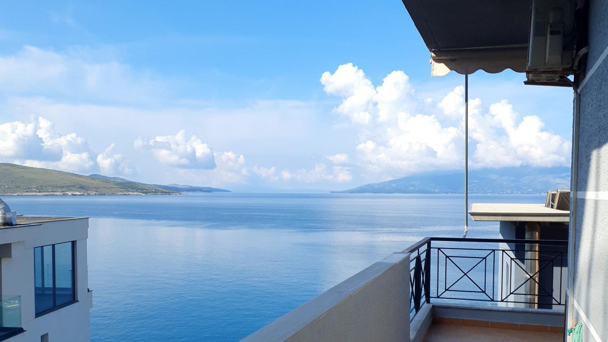 Klajdi Apartaments Sarandë エクステリア 写真