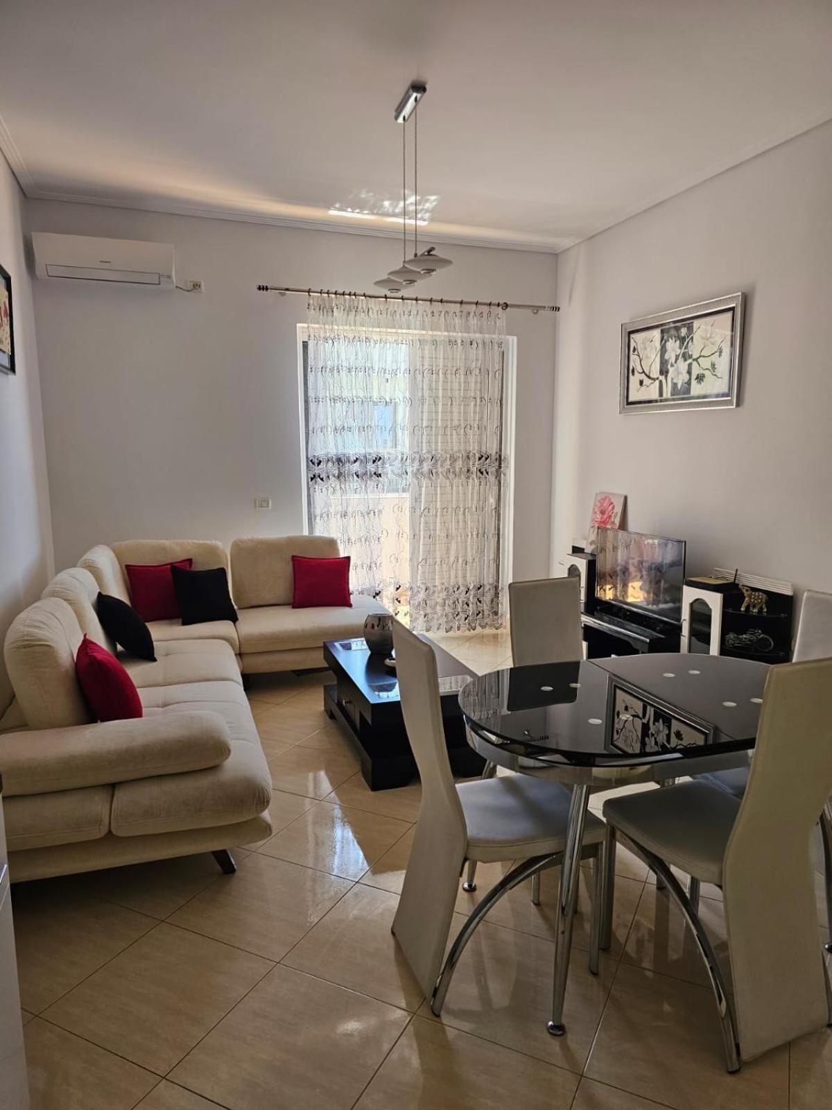 Klajdi Apartaments Sarandë エクステリア 写真