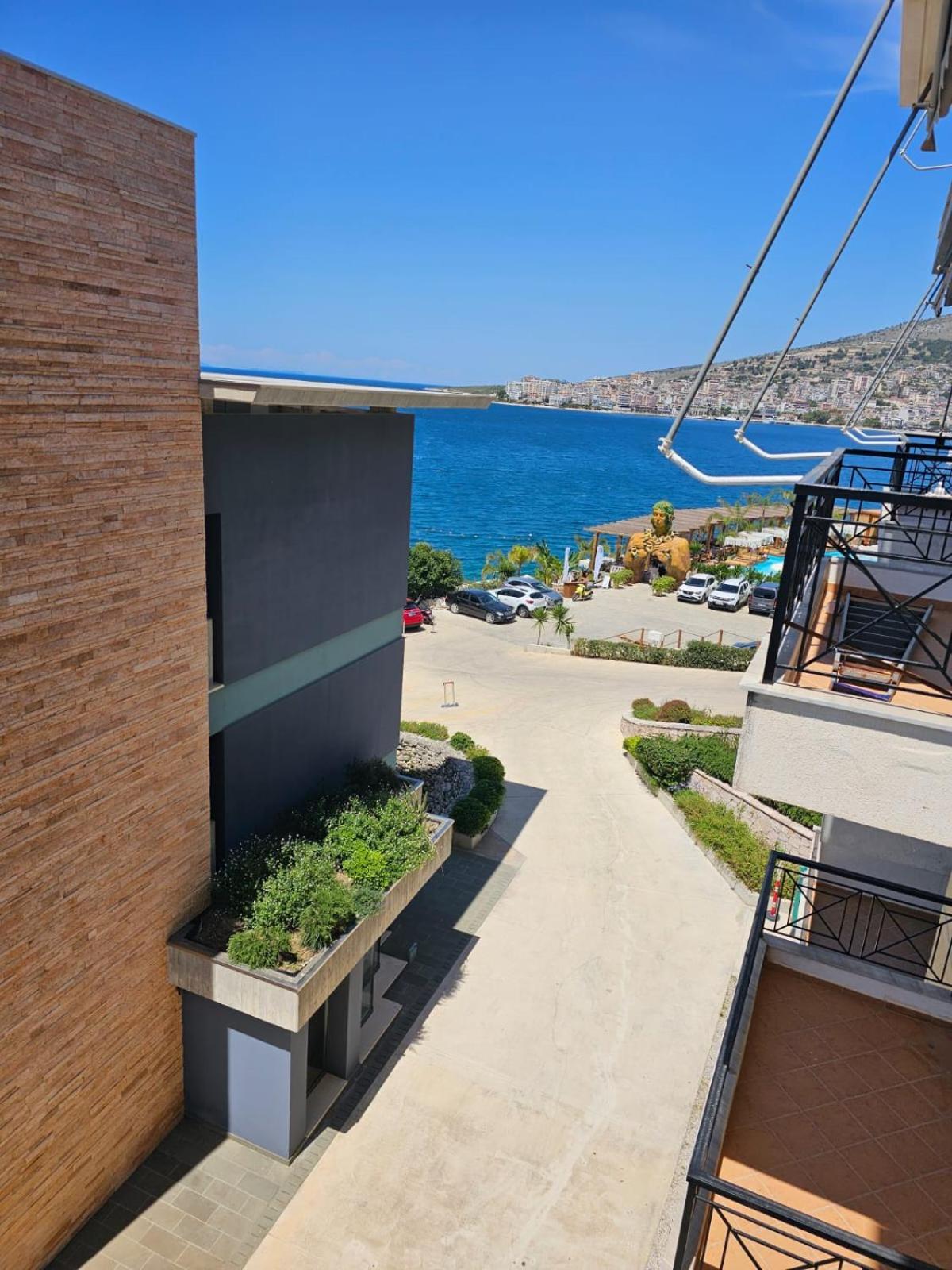 Klajdi Apartaments Sarandë エクステリア 写真