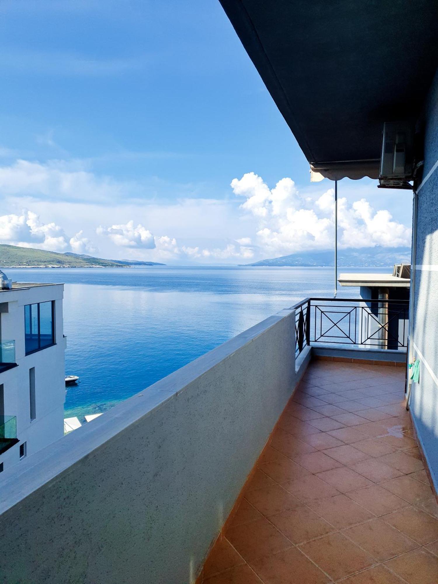 Klajdi Apartaments Sarandë エクステリア 写真