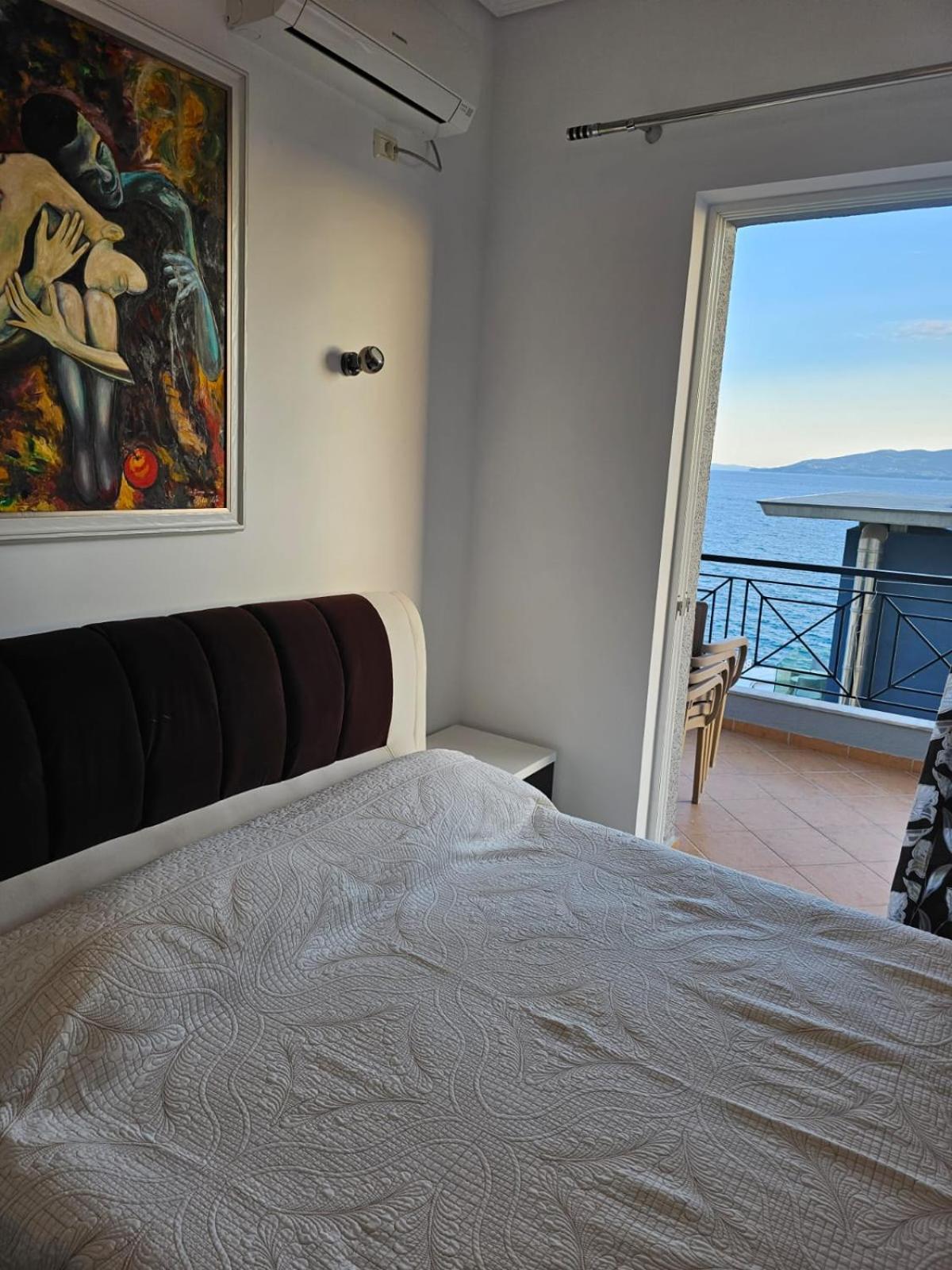 Klajdi Apartaments Sarandë エクステリア 写真