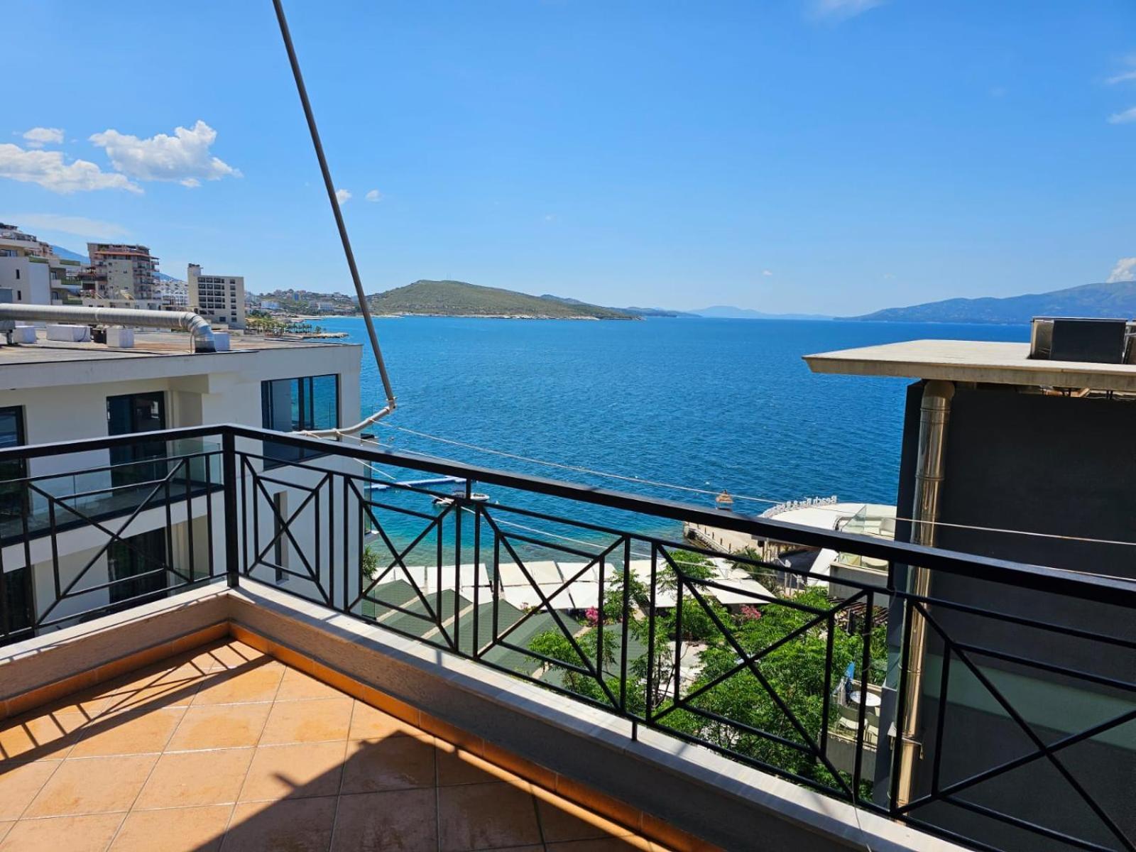 Klajdi Apartaments Sarandë エクステリア 写真